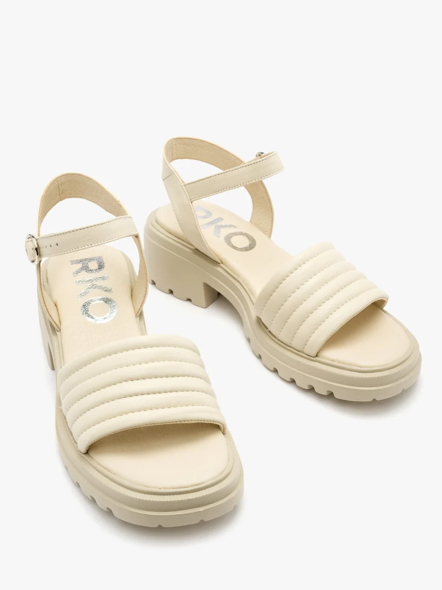 Kremowe sandały na niewielkim obcasie