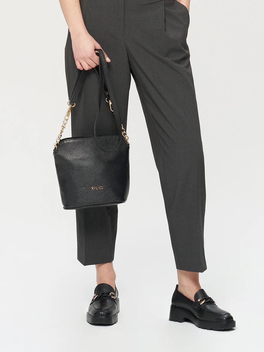 Czarne mokasyny ze złoto-czarną ozdobą