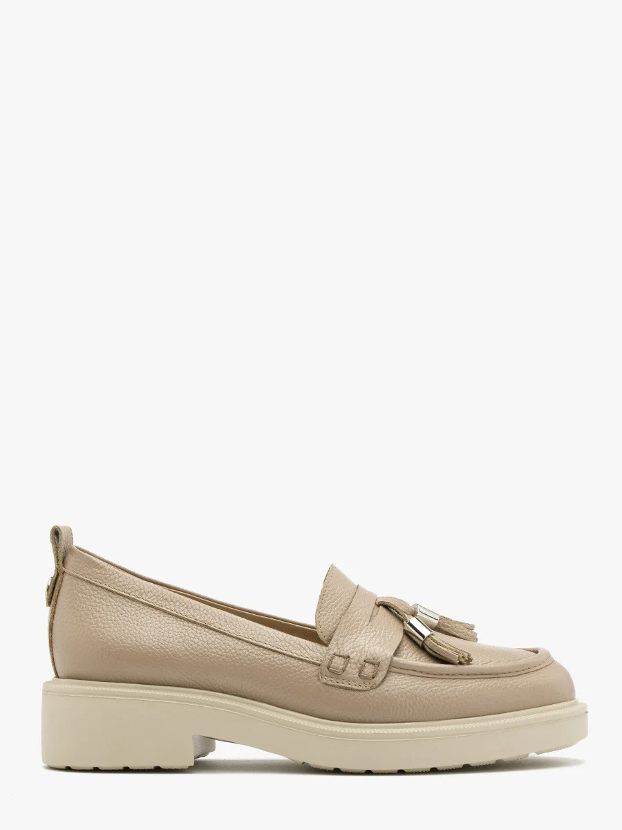 Beżowe mokasyny z ozdobnymi frędzlami