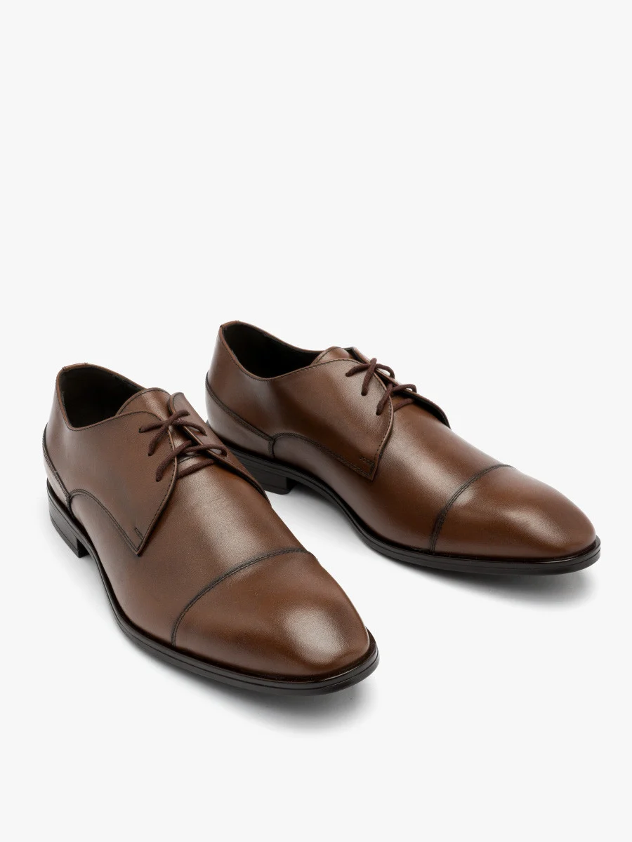 Ciemnobrązowe półbuty sznurowane