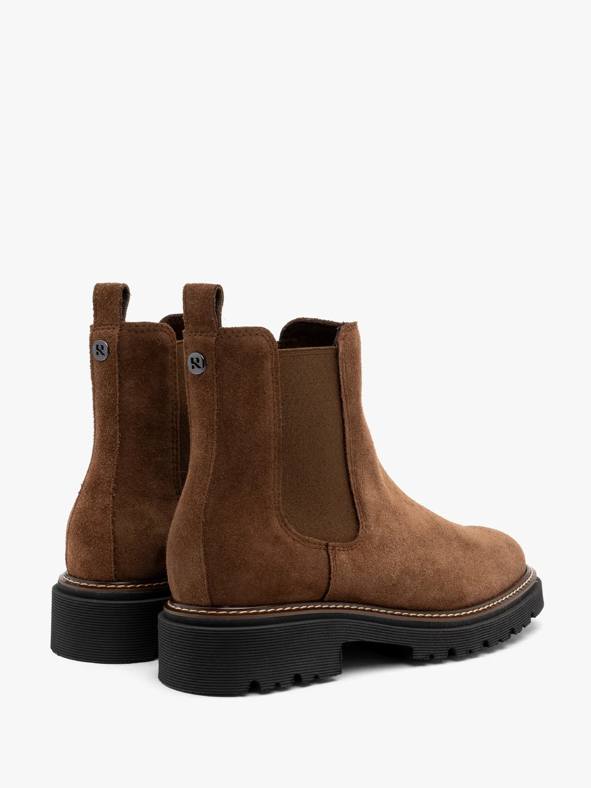 Brązowe, welurowe sztyblety na traktorowej podeszwie