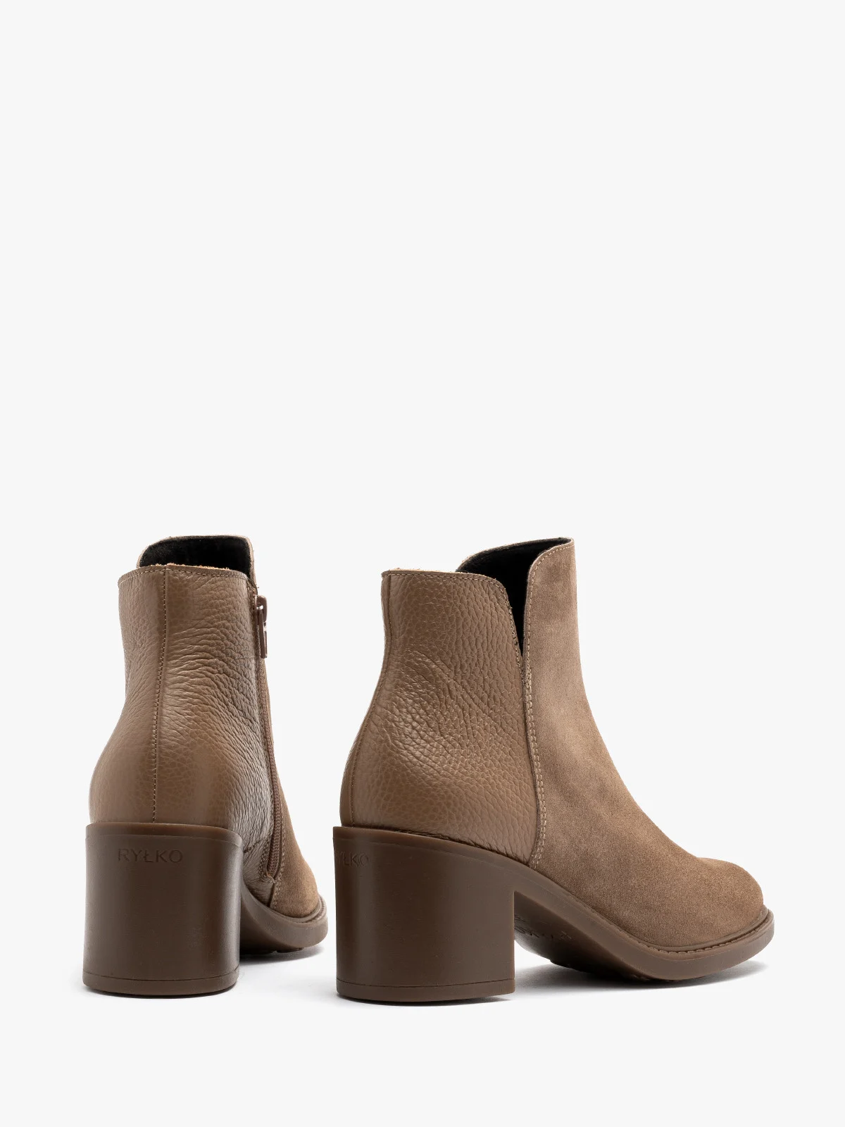 Piaskowe botki z ozdobnym łączeniem skór