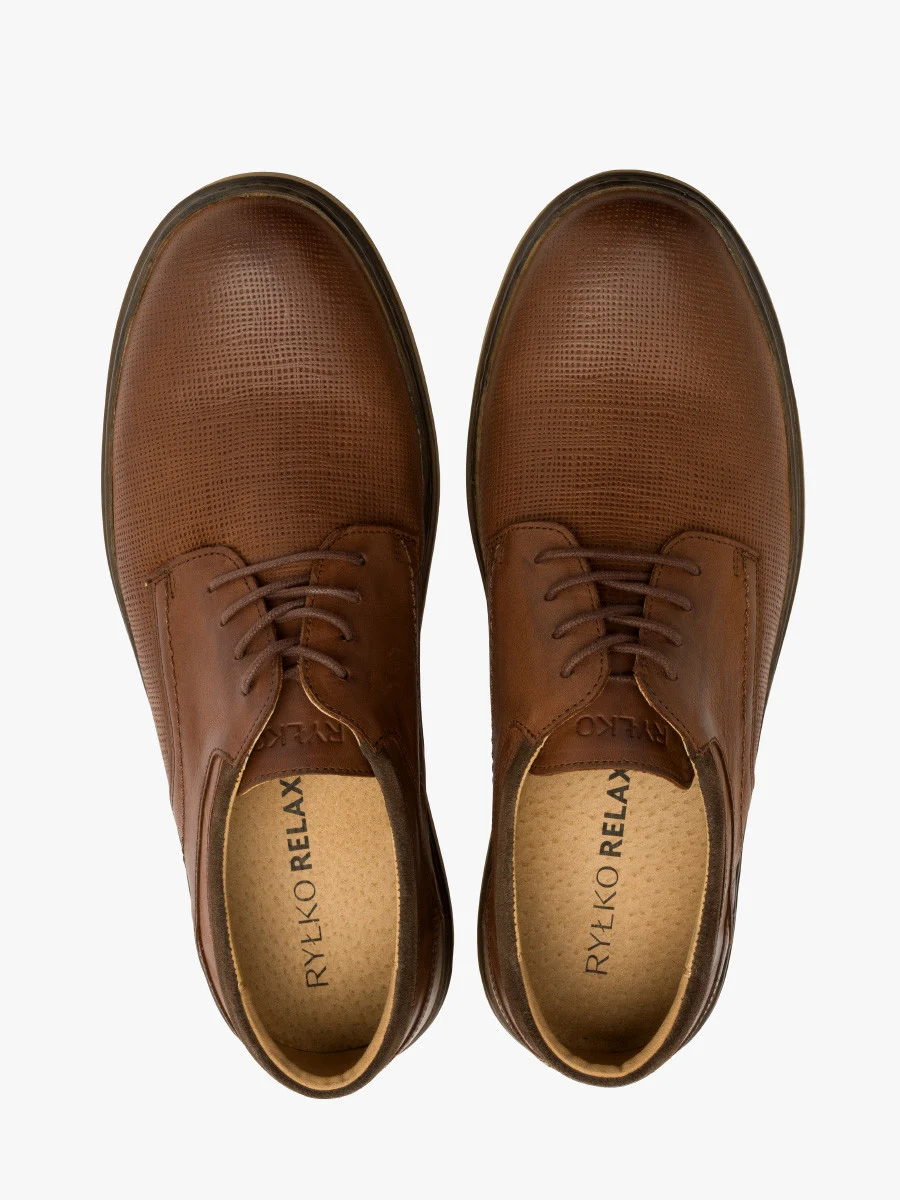 Brązowe półbuty z ozdobną cholewką