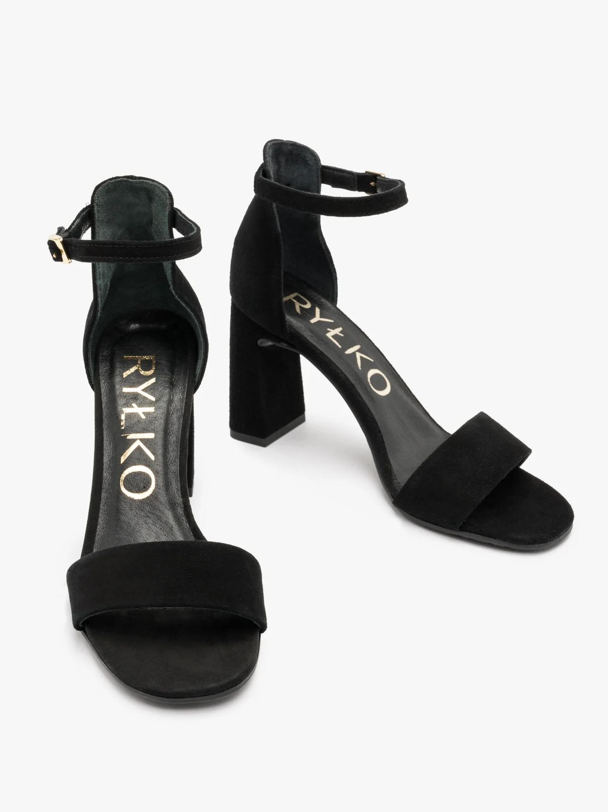 Czarne sandały w  na obcasie