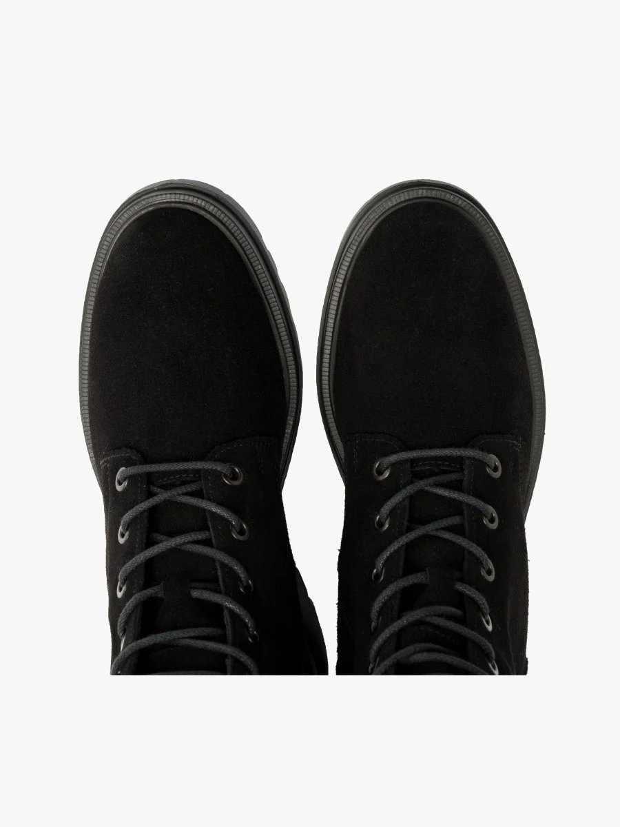 Czarne welurowe trzewiki