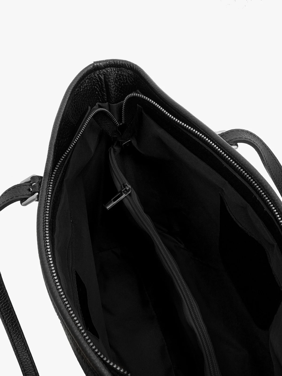 Elegancka, pakowna torebka damska na ramię w czarnym kolorze