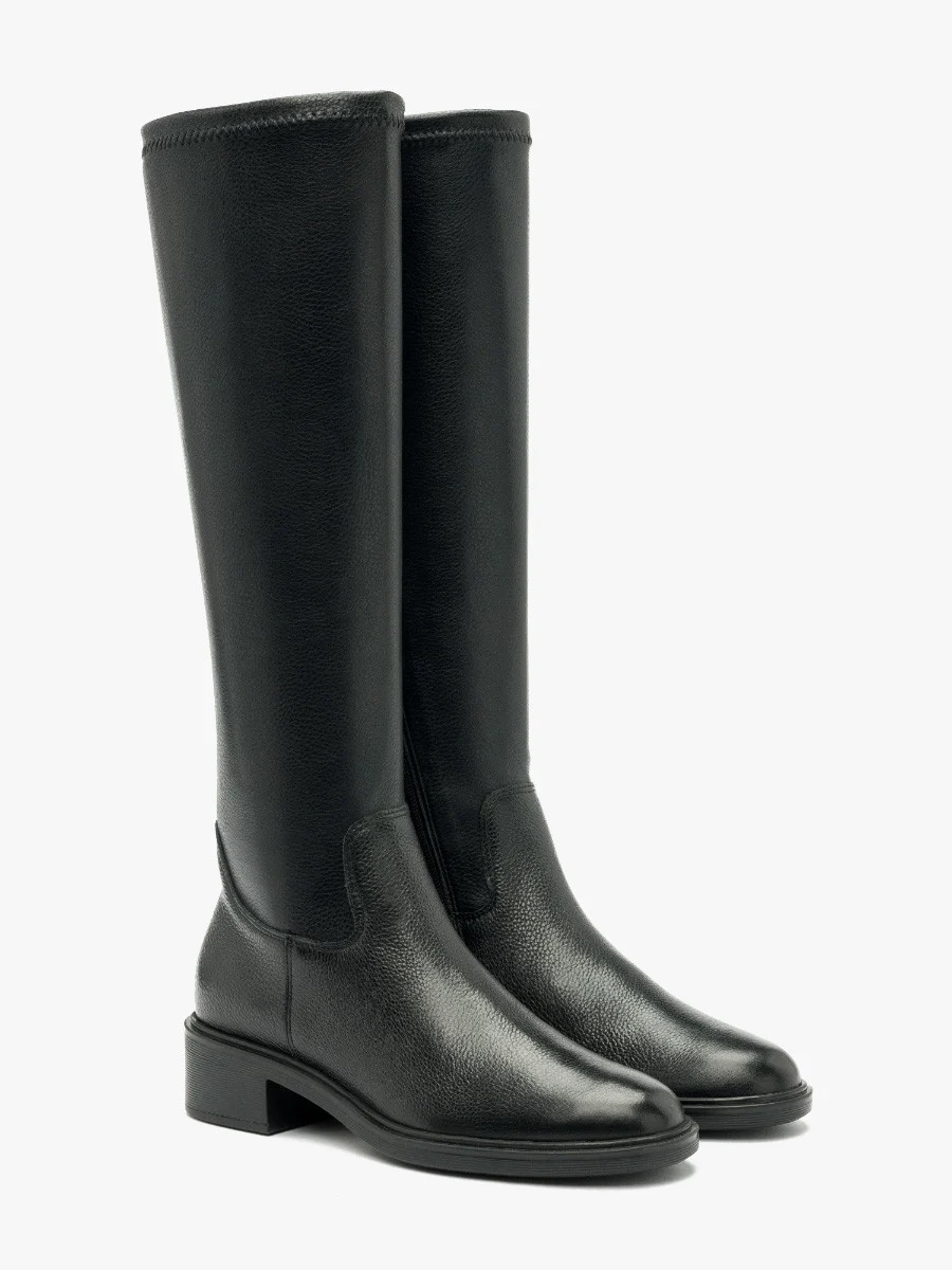 Czarne kozaki z elastyczną cholewką