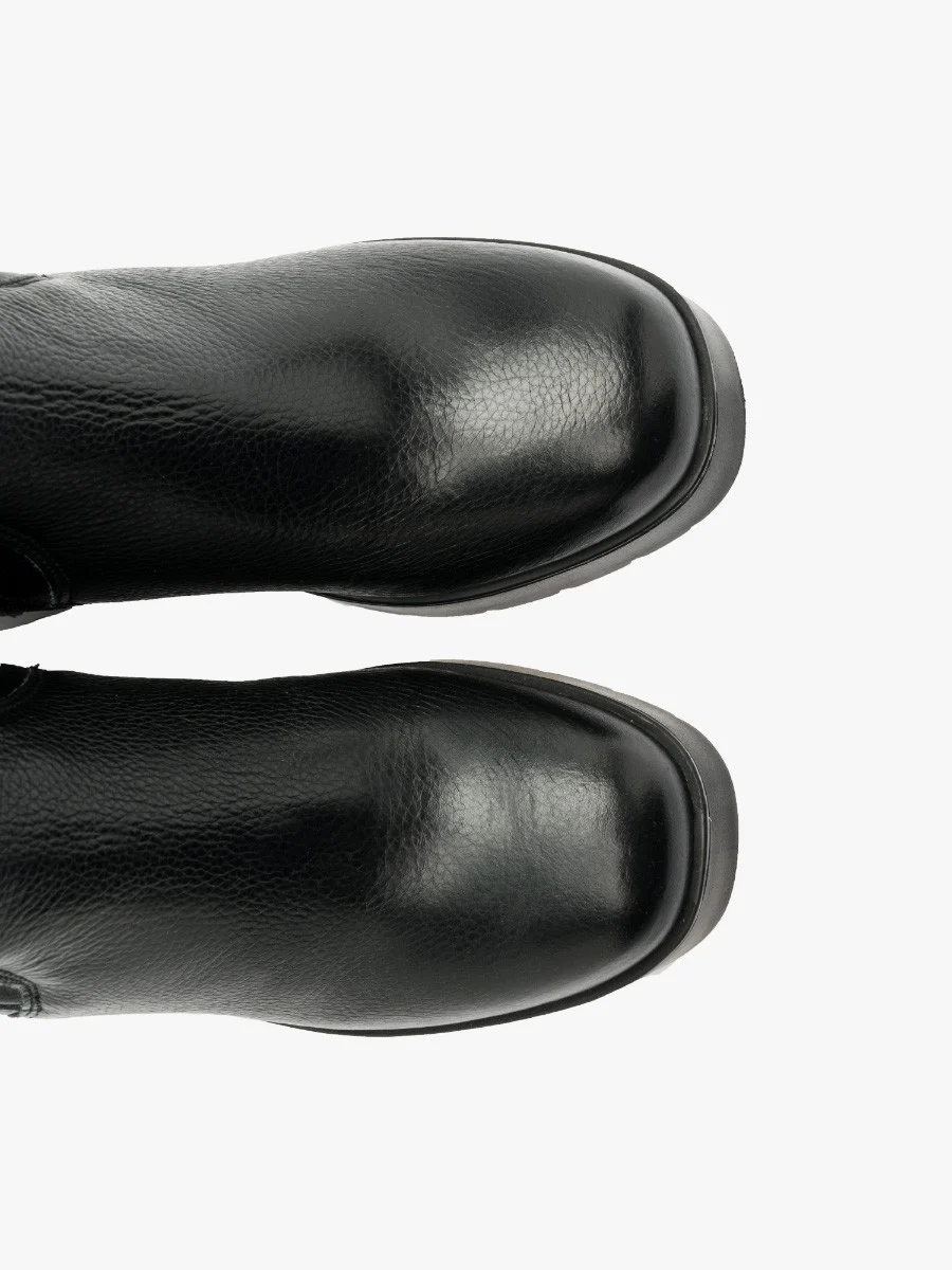 Czarne kozaki z elastyczną cholewką