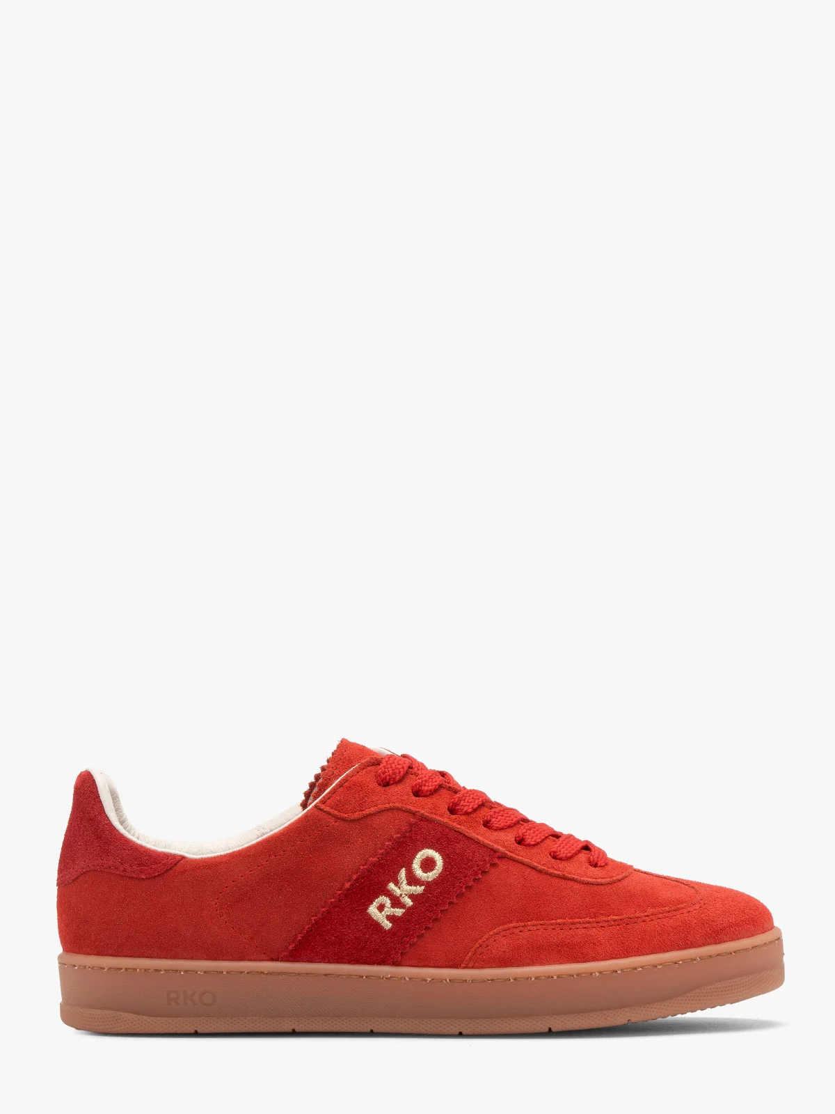 Czerwone, sportowe półbuty na beżowym spodzie