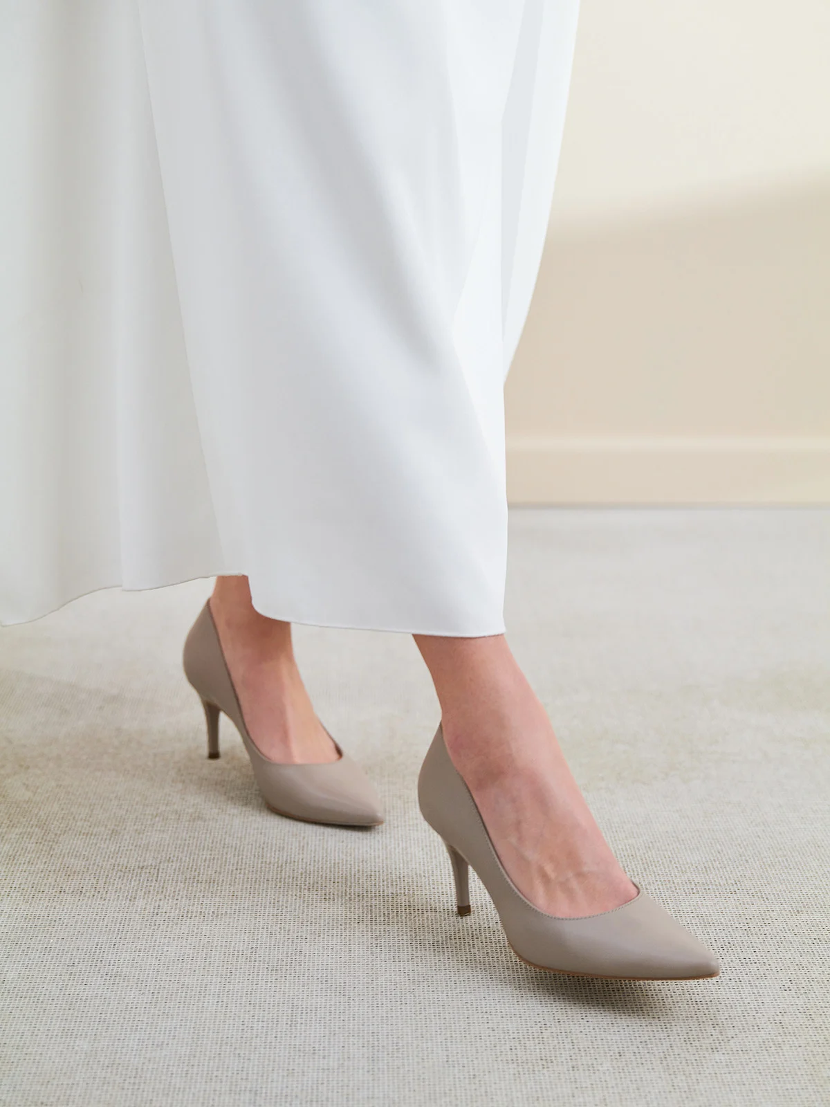 Beżowe czółenka damskie