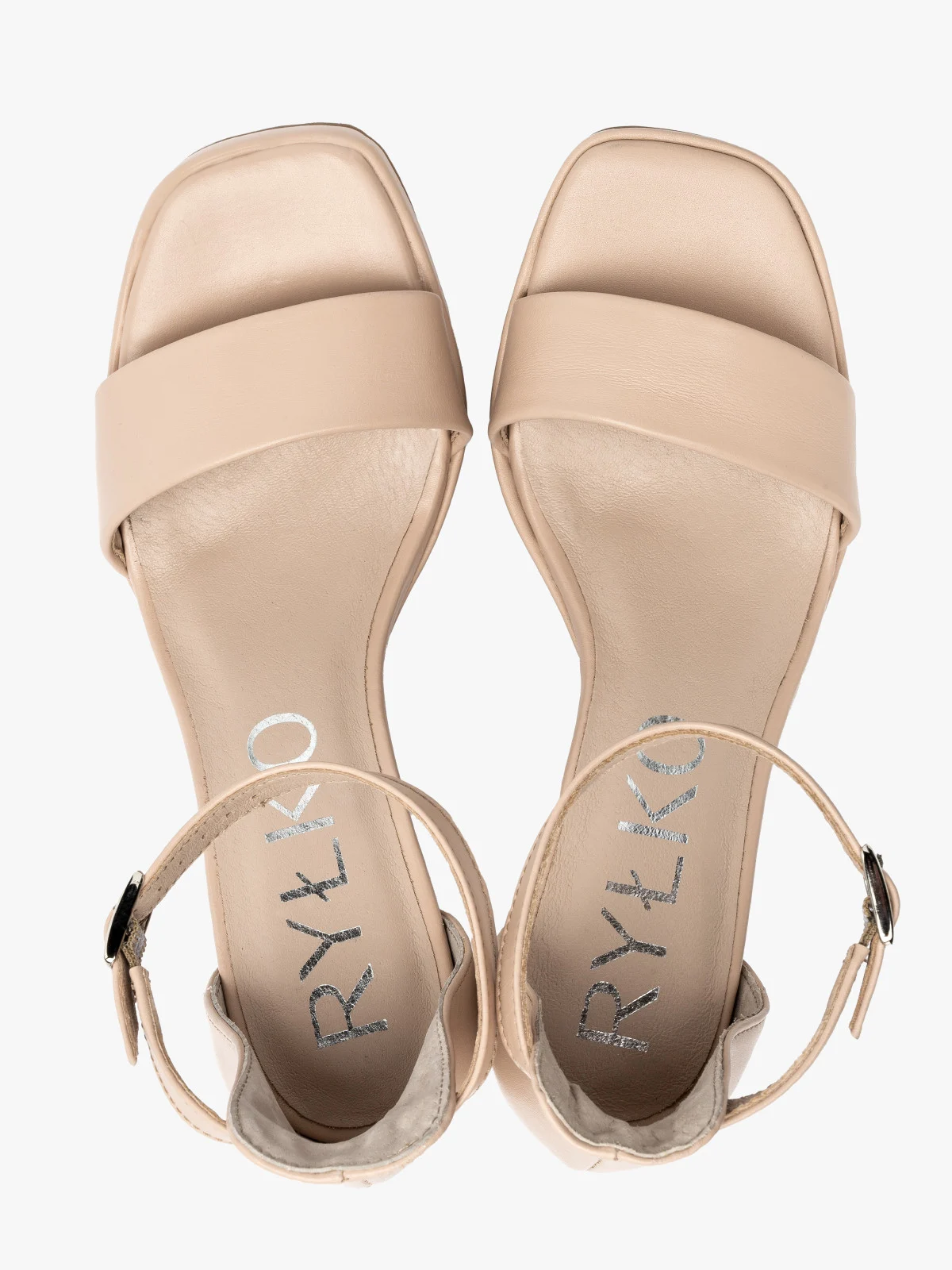 Beżowe sandały na wysokim słupku oraz balu