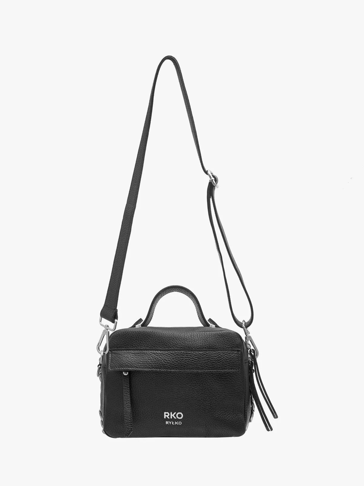 Czarna torebka średniej wielkości ze srebrnymi dodatkami