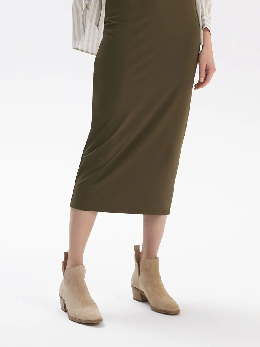 Piaskowe botki na niskim obcasie