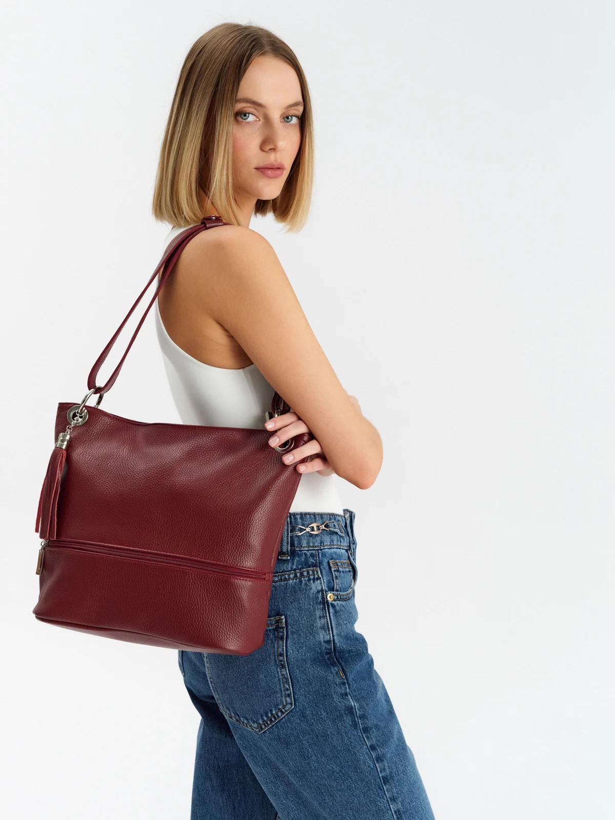 Bordowa torebka shopperka z zawieszką typu chwost