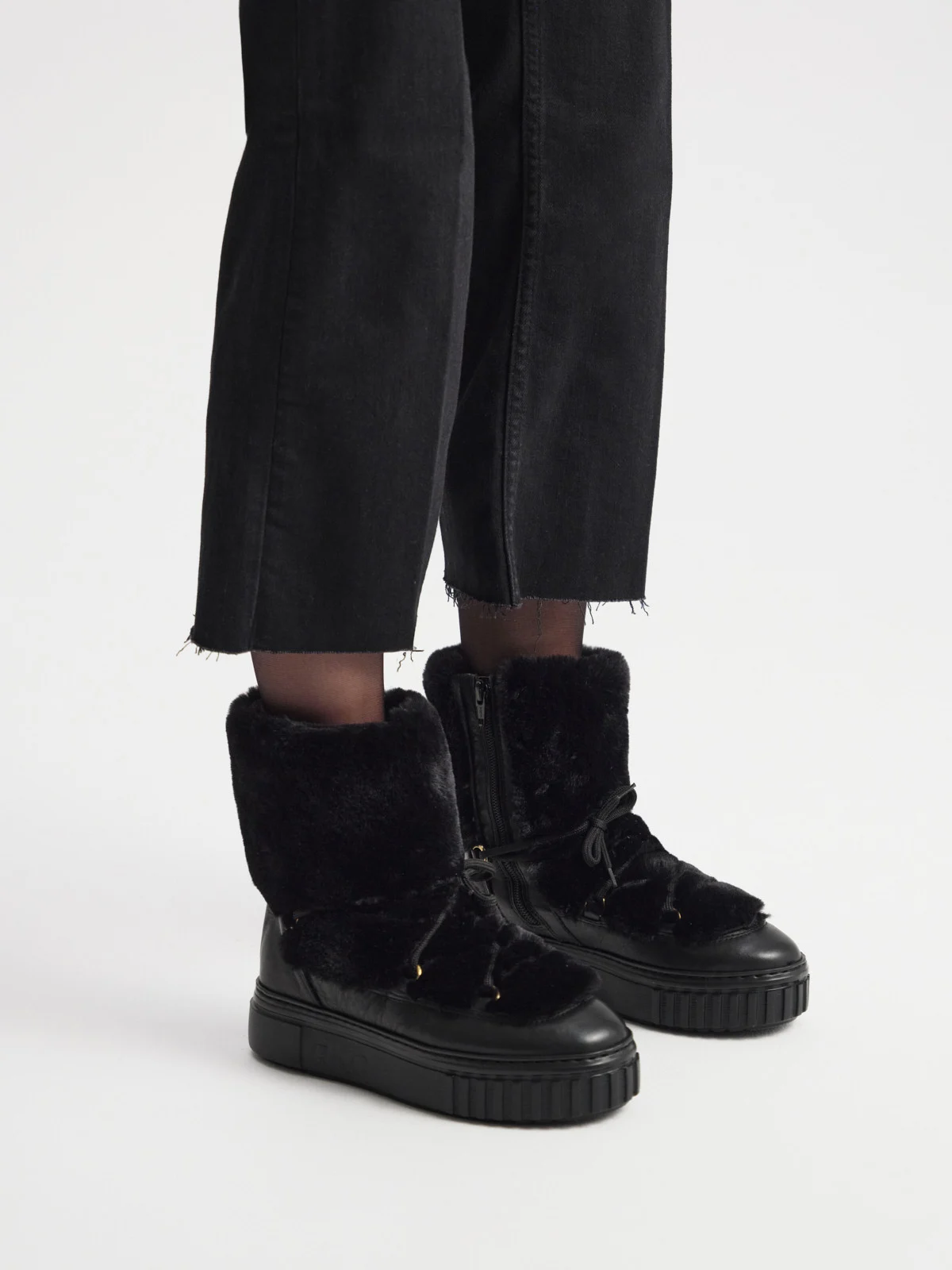 Czarne ocieplane śniegowce damskie