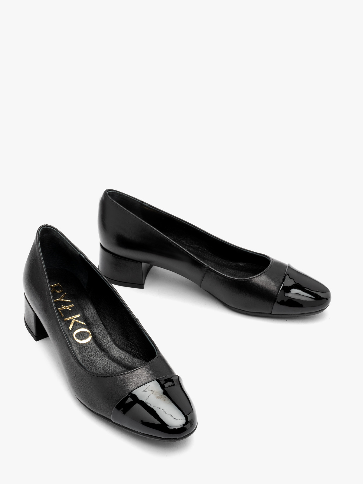 Czarne czółenka damskie na niskim klocku