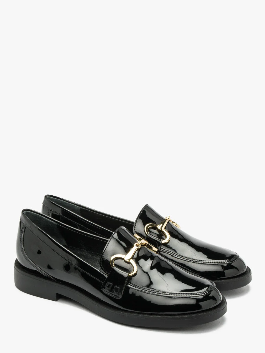 Czarne mokasyny ze złotą ozdobą