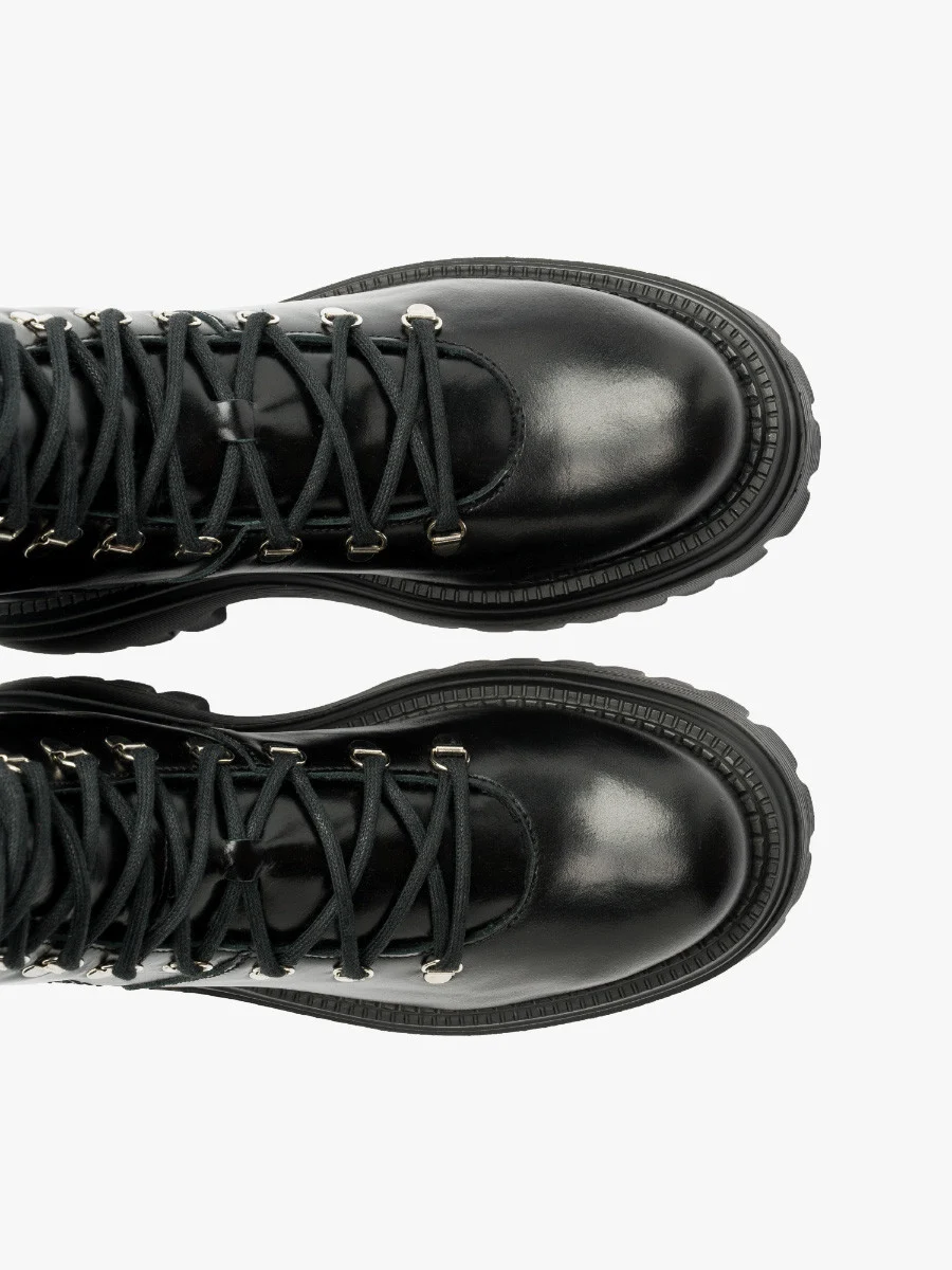 Czarne ocieplane kożuchem naturalnym trzewiki damskie na grubej podeszwie