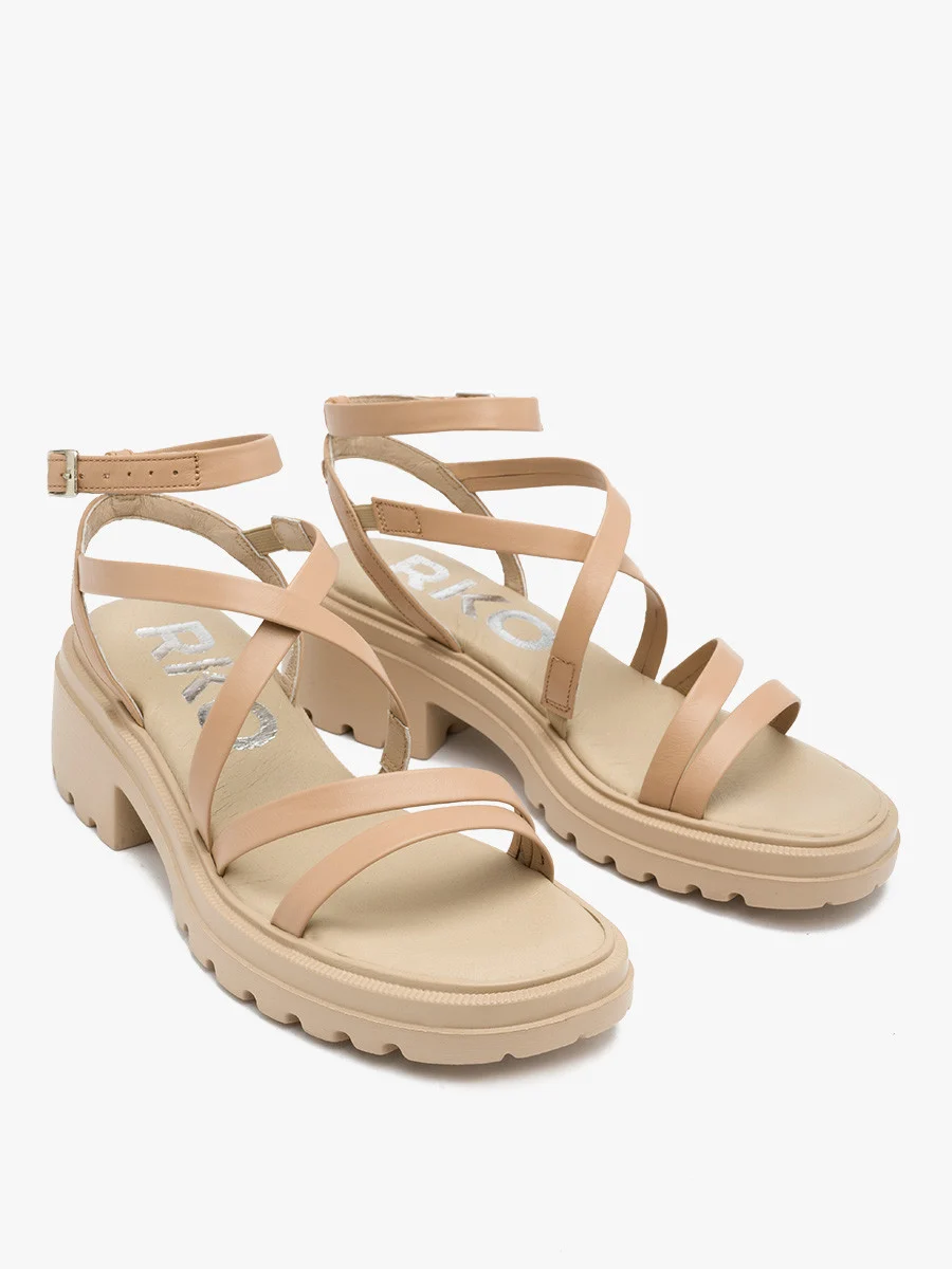 Beżowe sandały z paseczkami