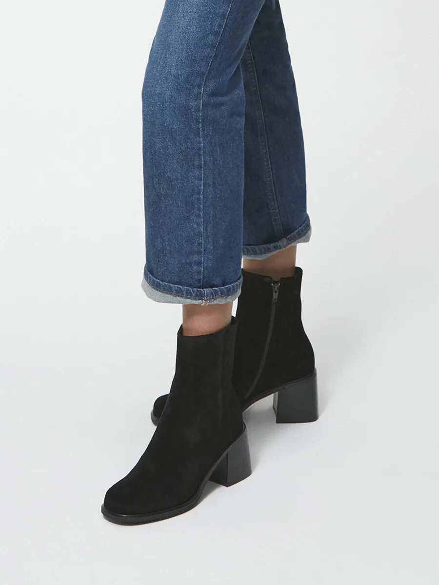 Czarne botki na masywnym obcasie