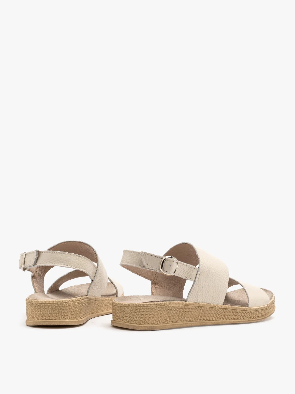 Kremowe sandały na niskiej platformie
