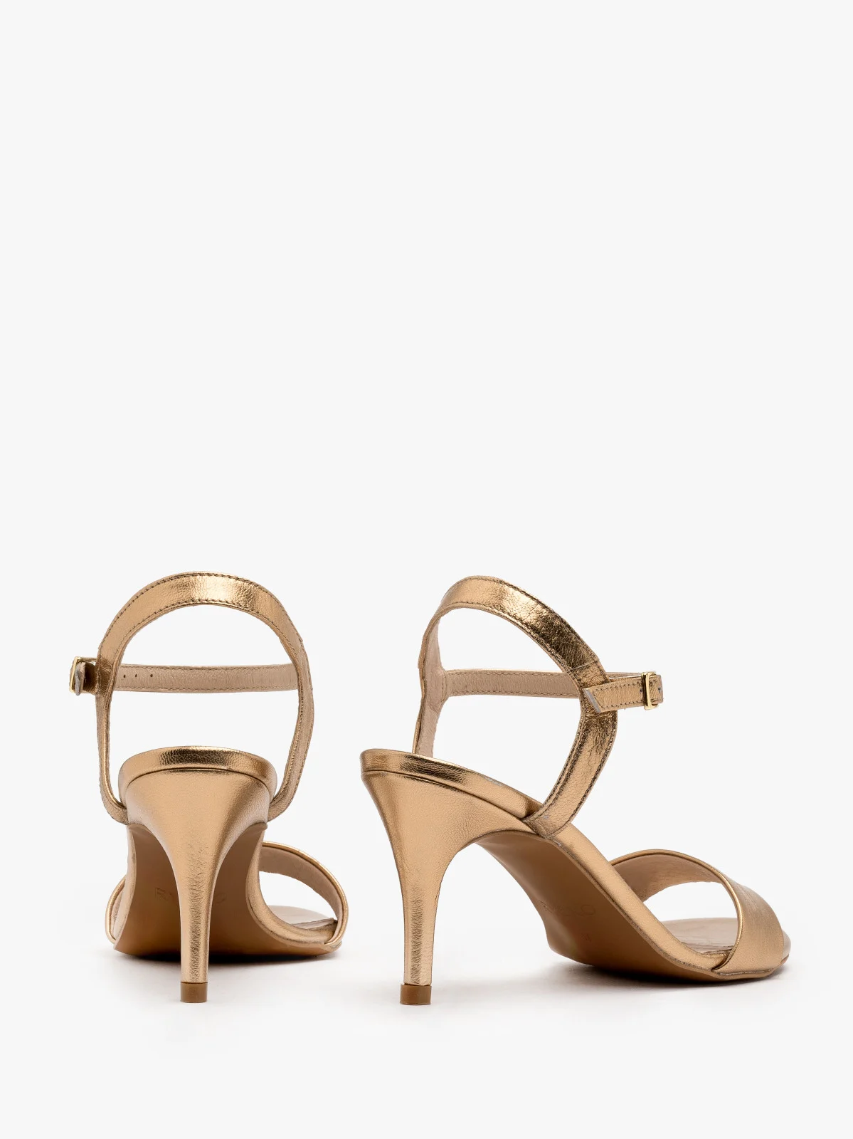 Złote sandały na szpilce
