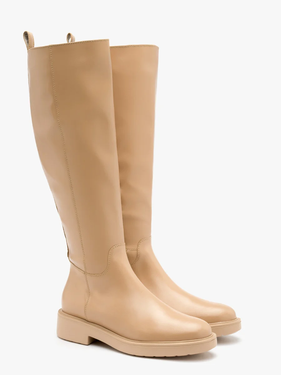 Beżowe kozaki z szeroką cholewką