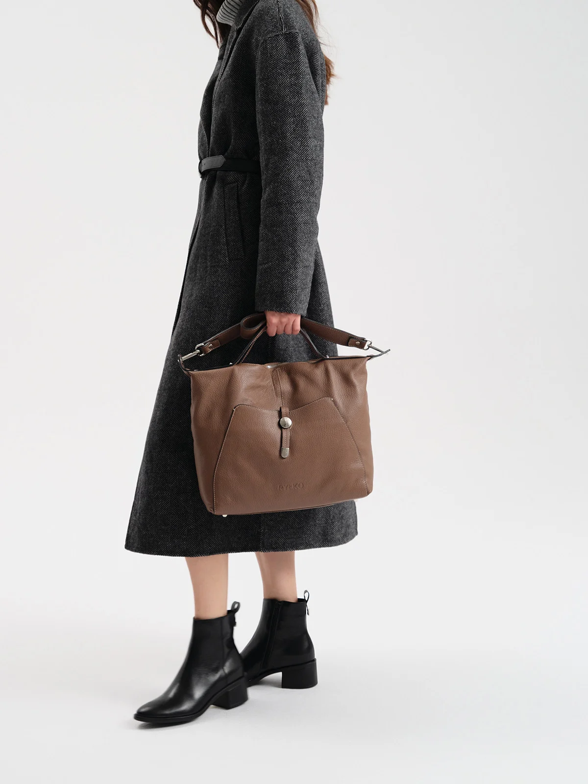 Duża, ciemnobeżowa torebka shopperka z dwoma paskami