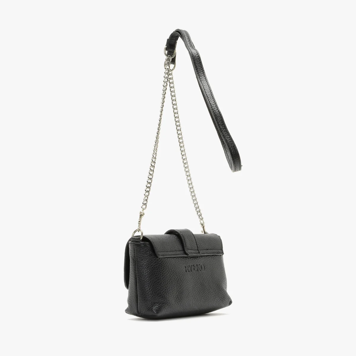 Czarna torebka pikowana na łańcuchu