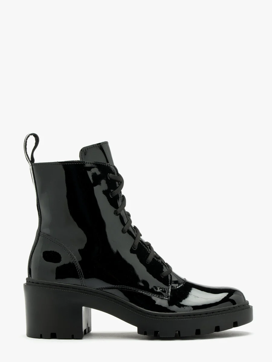Czarne lakierowane trzewiki na masywnym spodzie