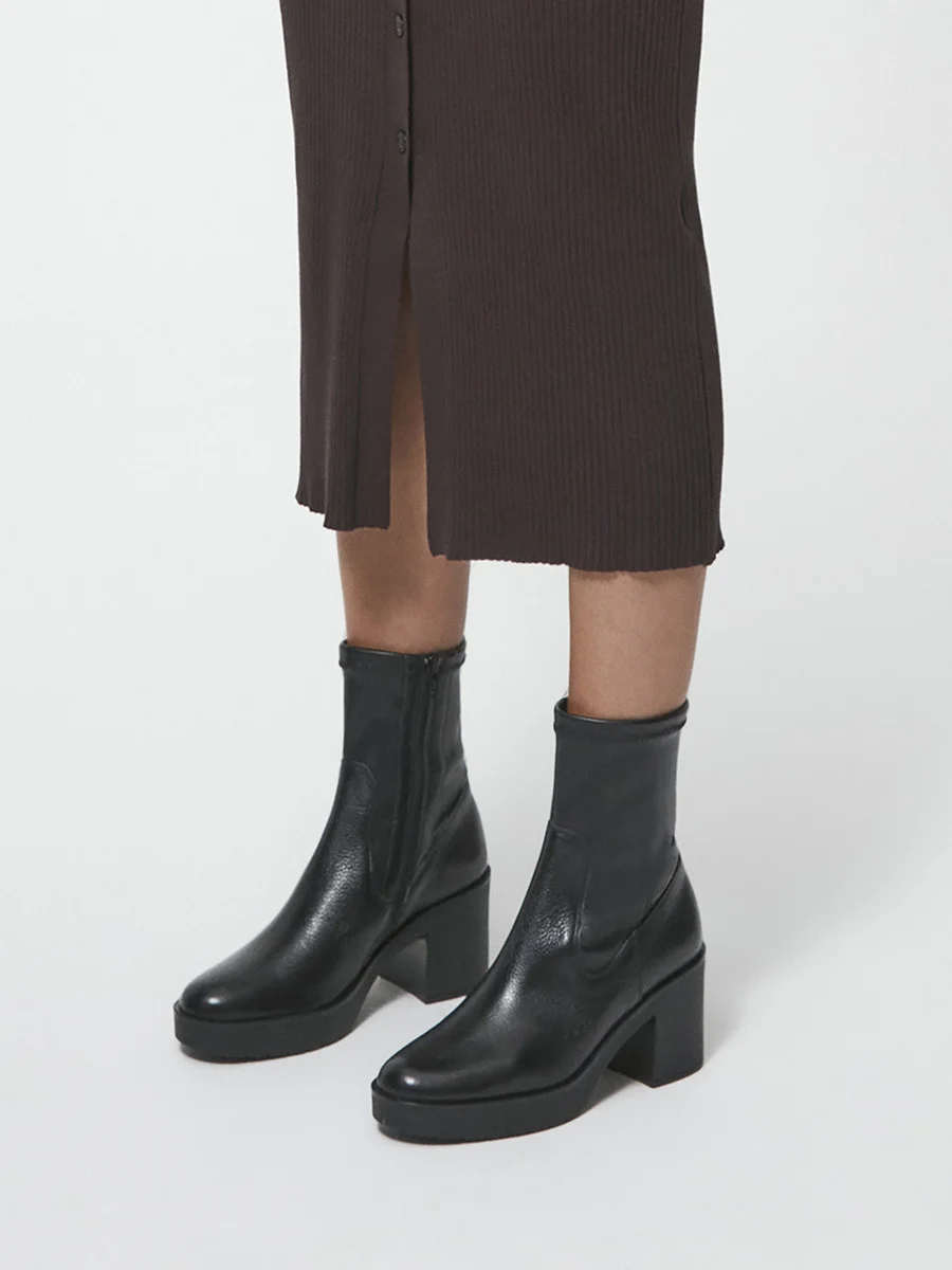 Czarne botki damskie na masywnym spodzie