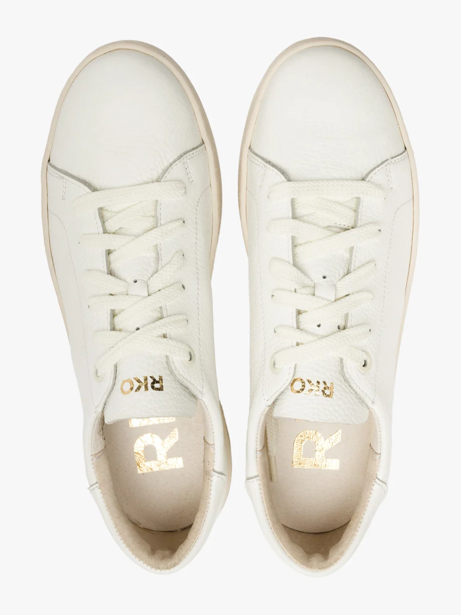 Białe półbuty na kremowym spodzie