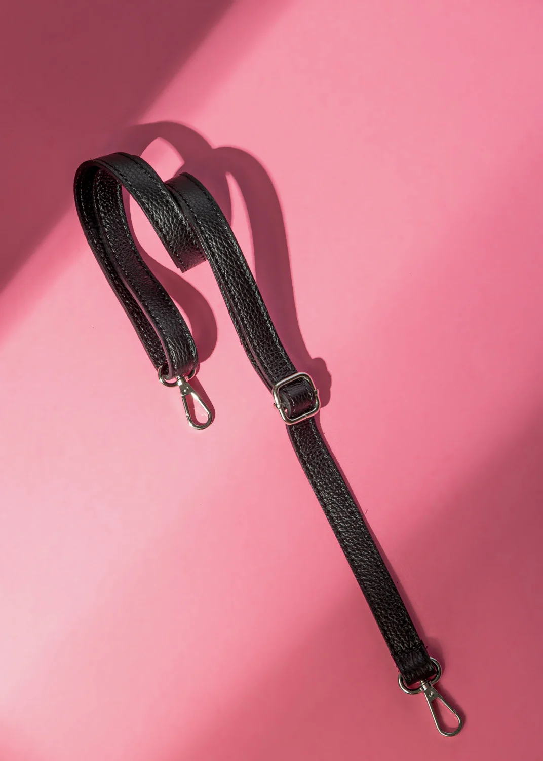 Czarny pasek regulowany do torebki