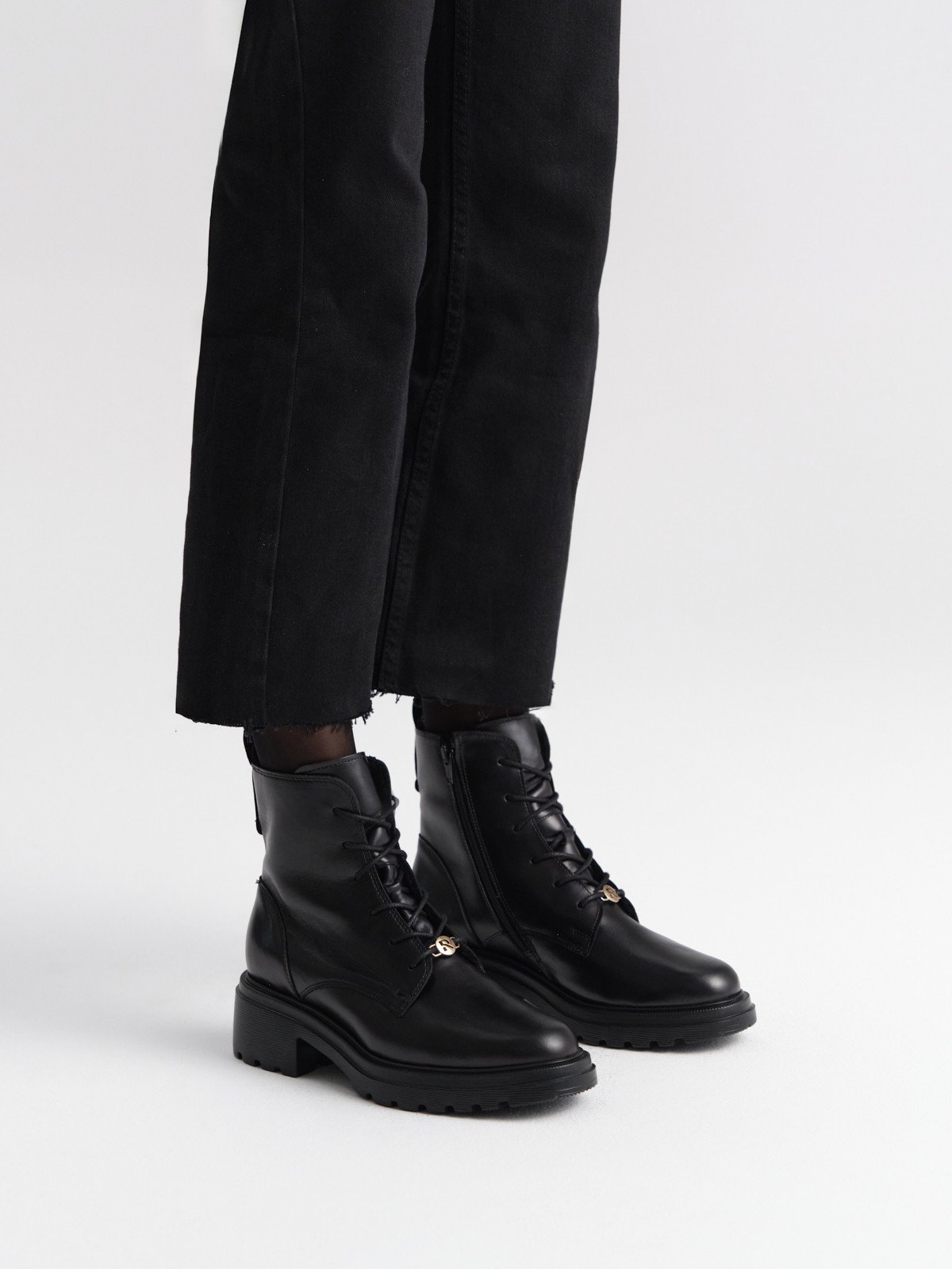 Czarne trzewiki damskie na masywnym spodzie