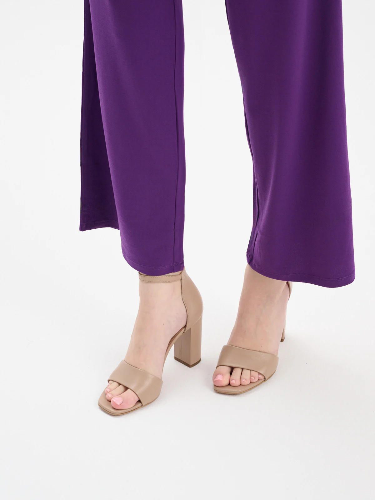 Beżowe sandały na wysokim słupku