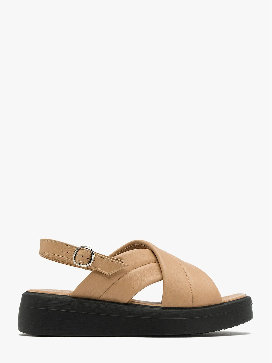 Beżowe sandały na lekkim spodzie