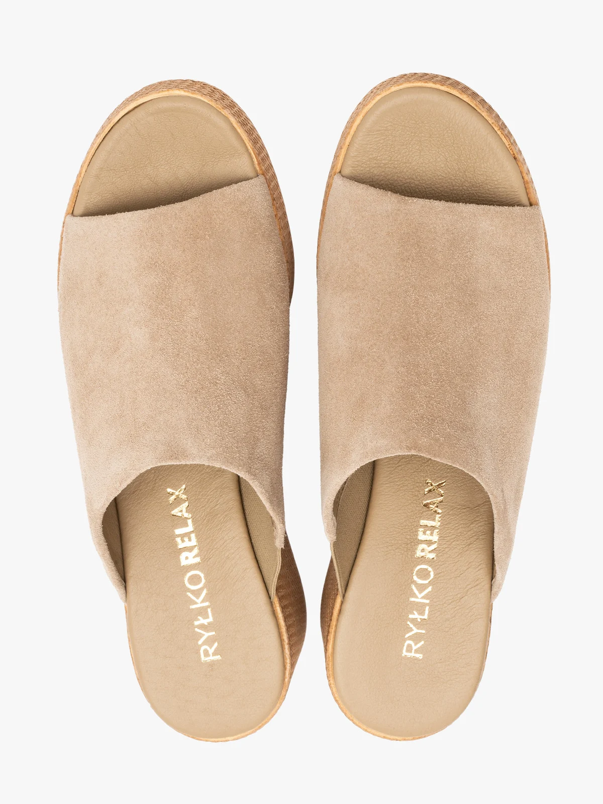 Piaskowe klapki na platformie