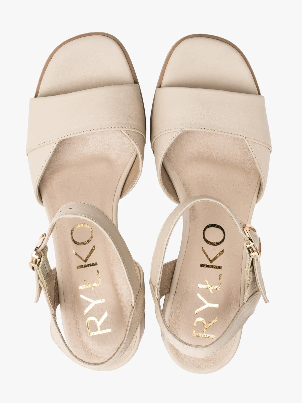 Sandały w kremowym kolorze na niskim obcasie