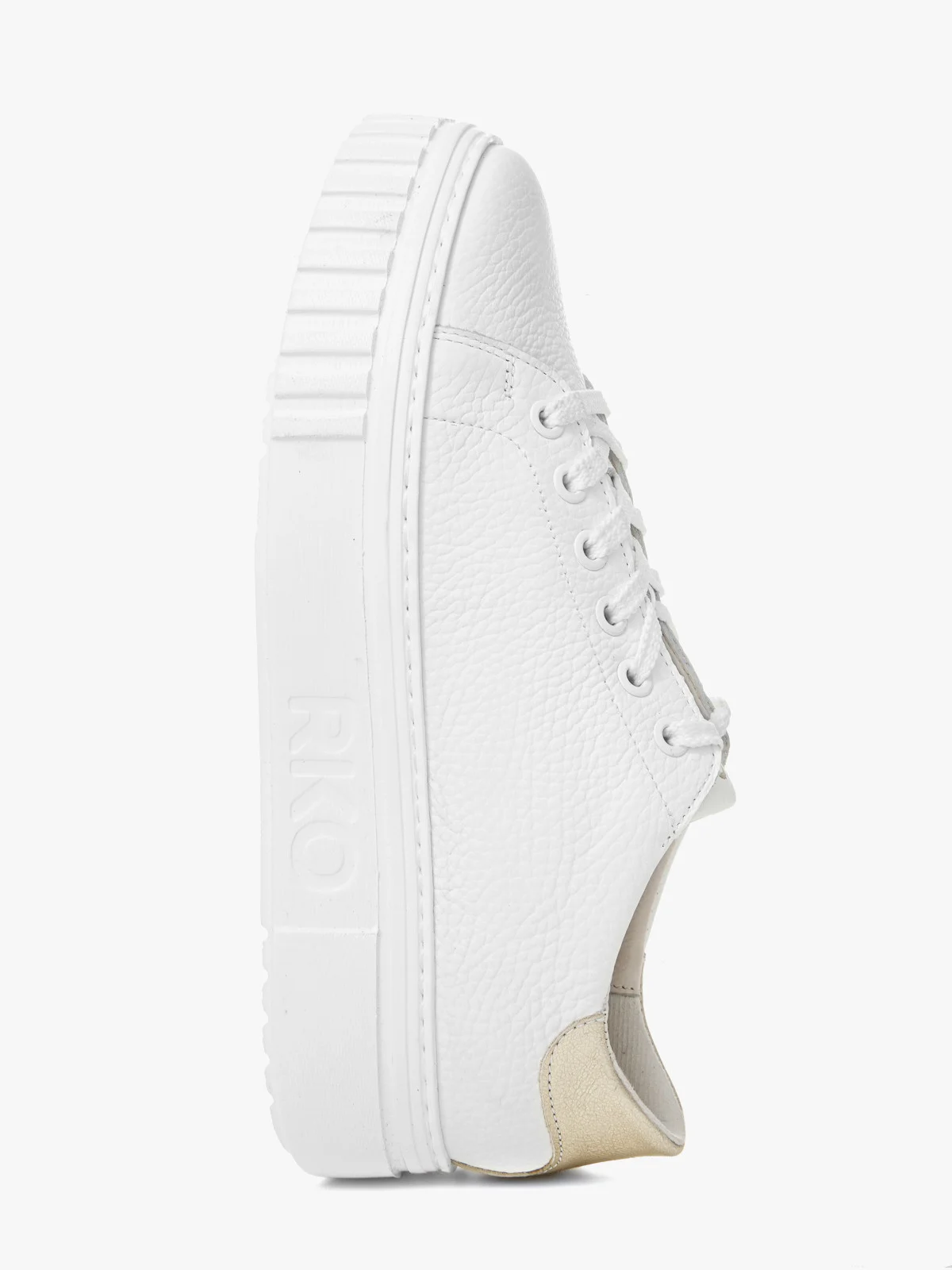 Białe półbuty sportowe na lekkiej podeszwie