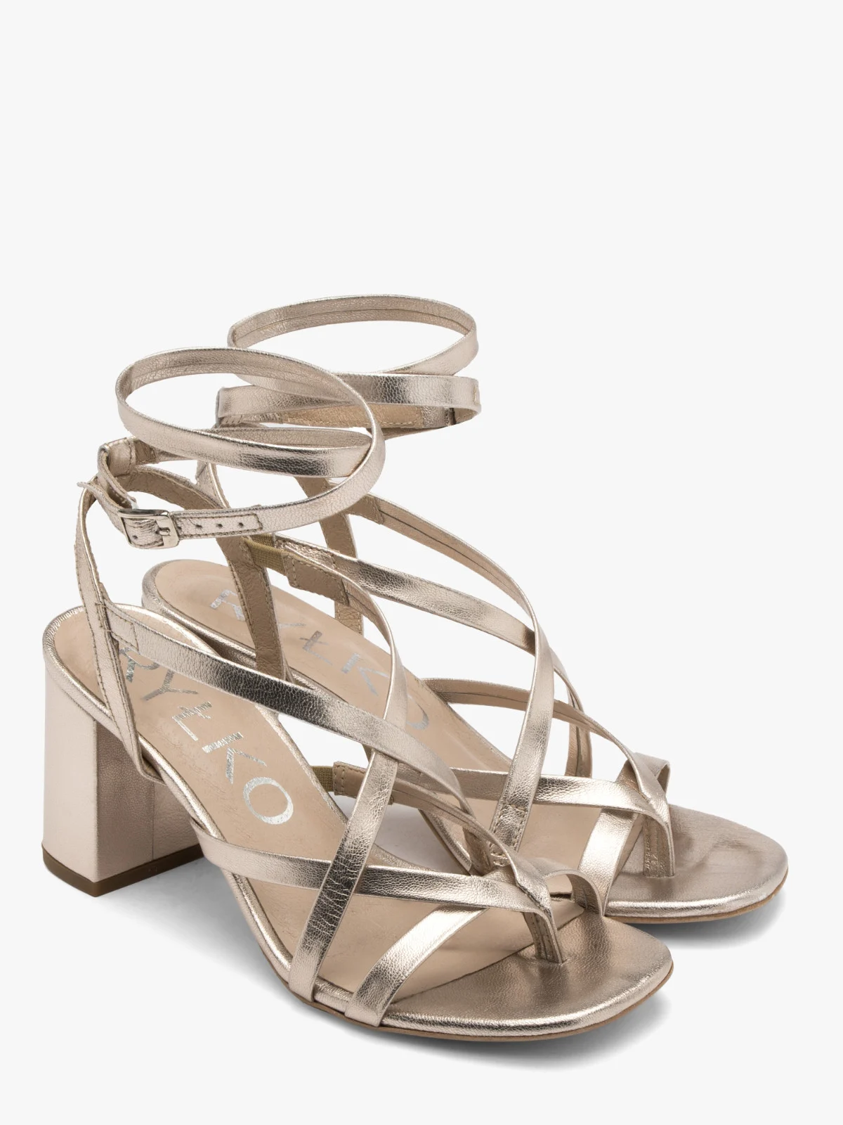 Platynowe japonki na obcasie