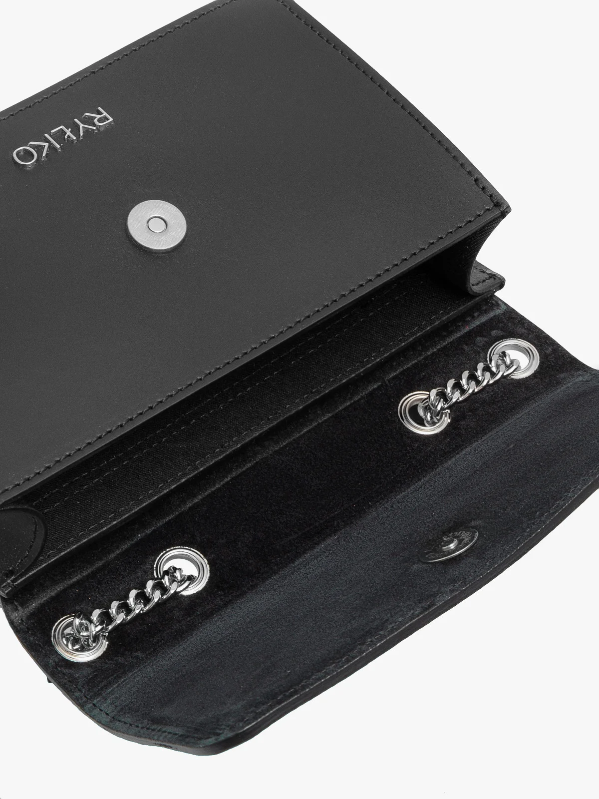 Elegancka, czarna torebka z łańcuszkowym paskiem