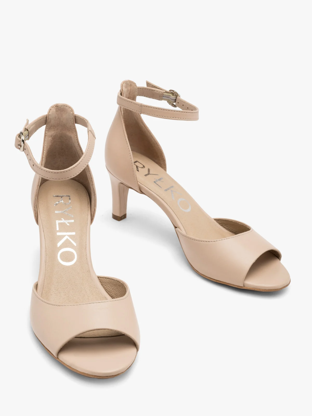 Beżowe sandały na obcasie