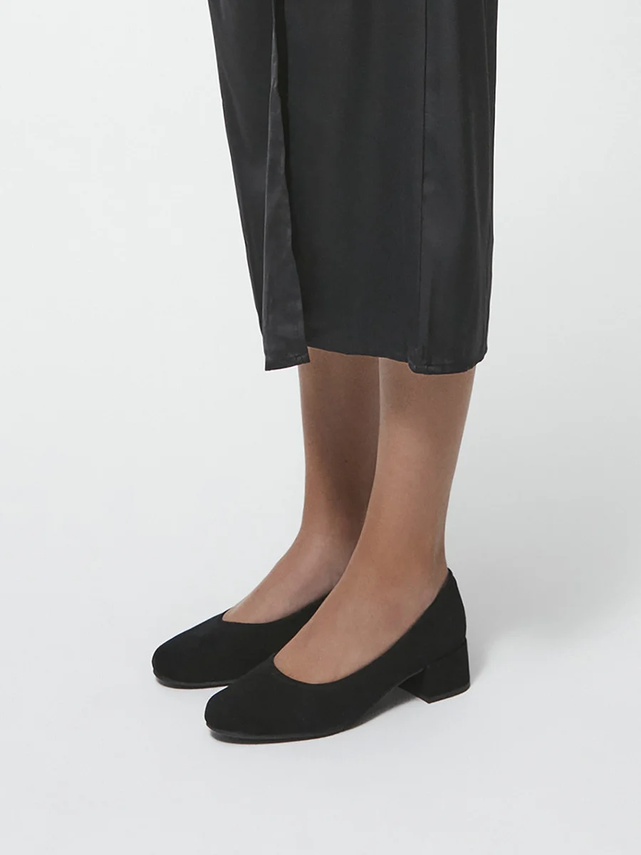 Czarne czółenka na oblekanym obcasie