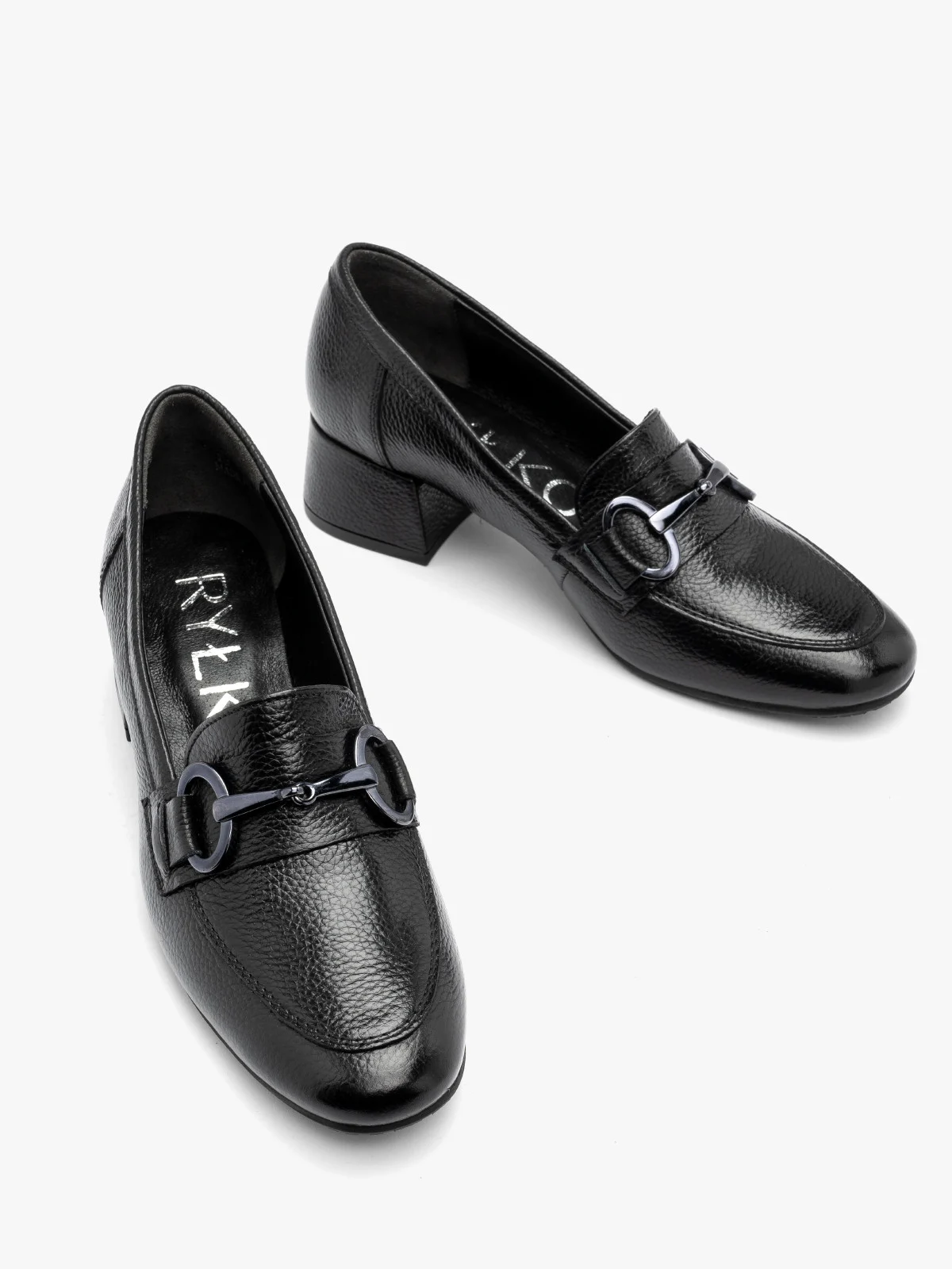 Czarne mokasyny na niskim obcasie