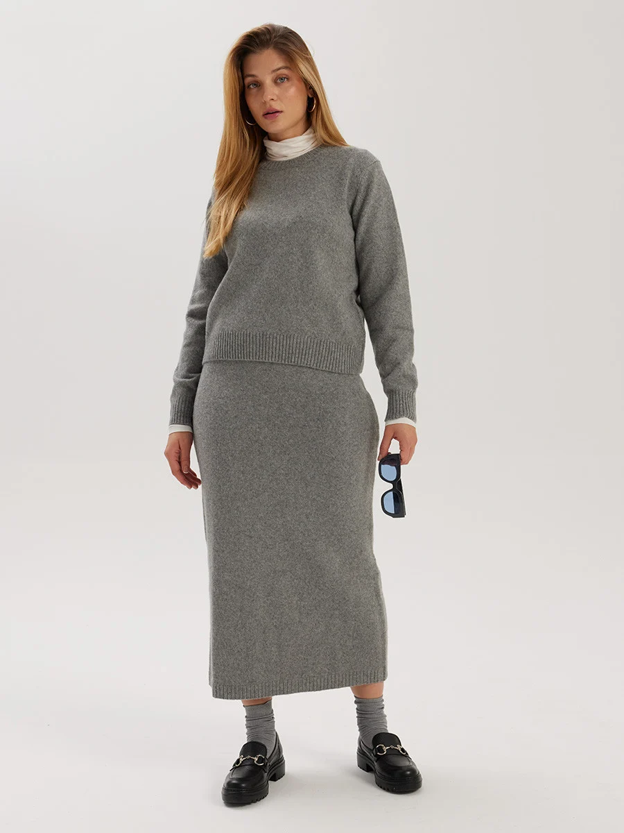 Czarne mokasyny ze srebrną ozdobą