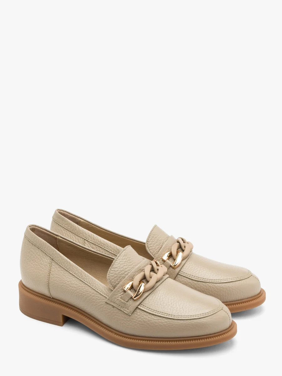 Beżowe mokasyny ze złoto-beżową ozdobą