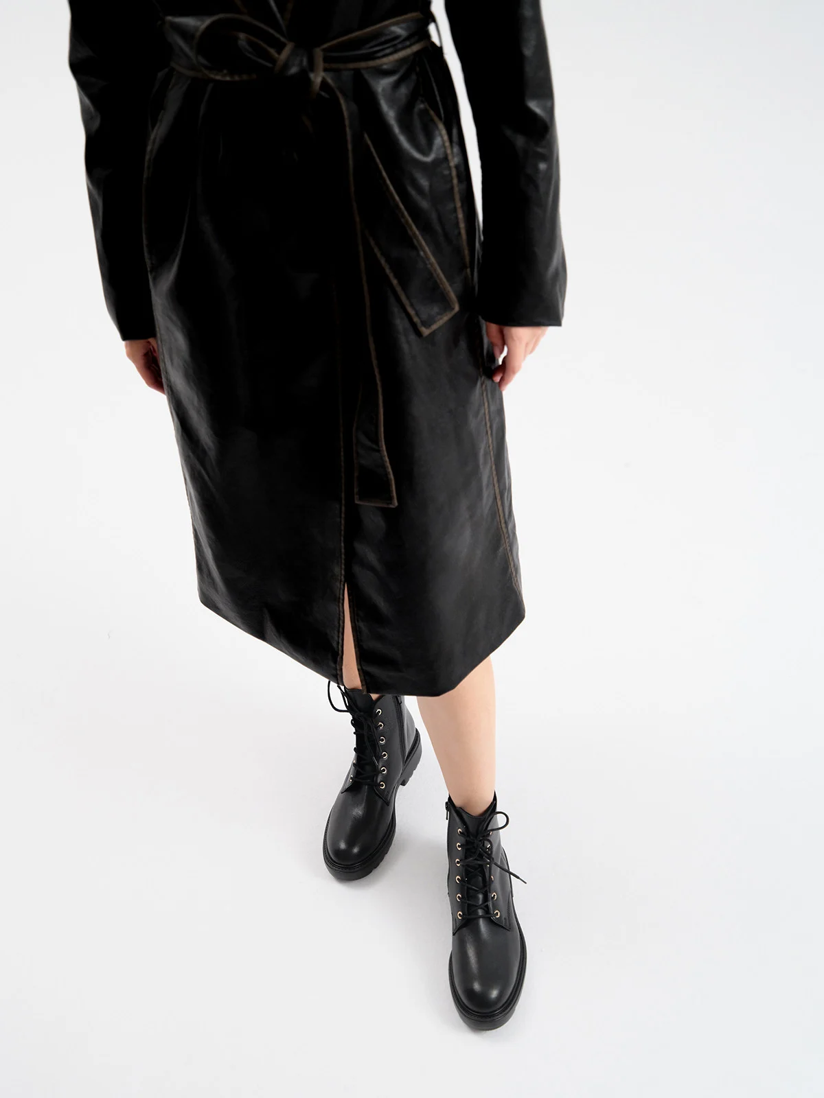 Czarne trzewiki damskie na lekkim spodzie