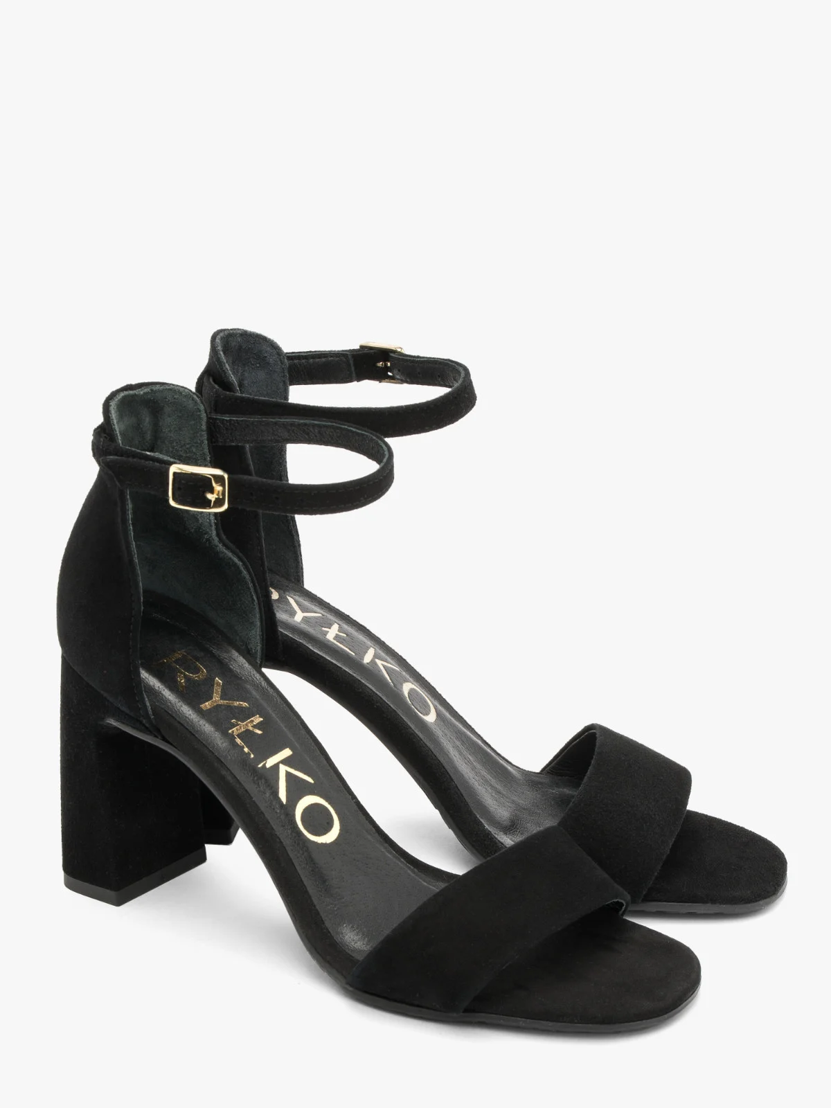 Czarne sandały w  na obcasie