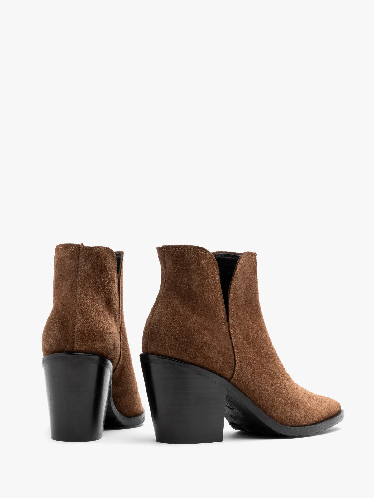 Brązowe botki z wycięciem przy kostce