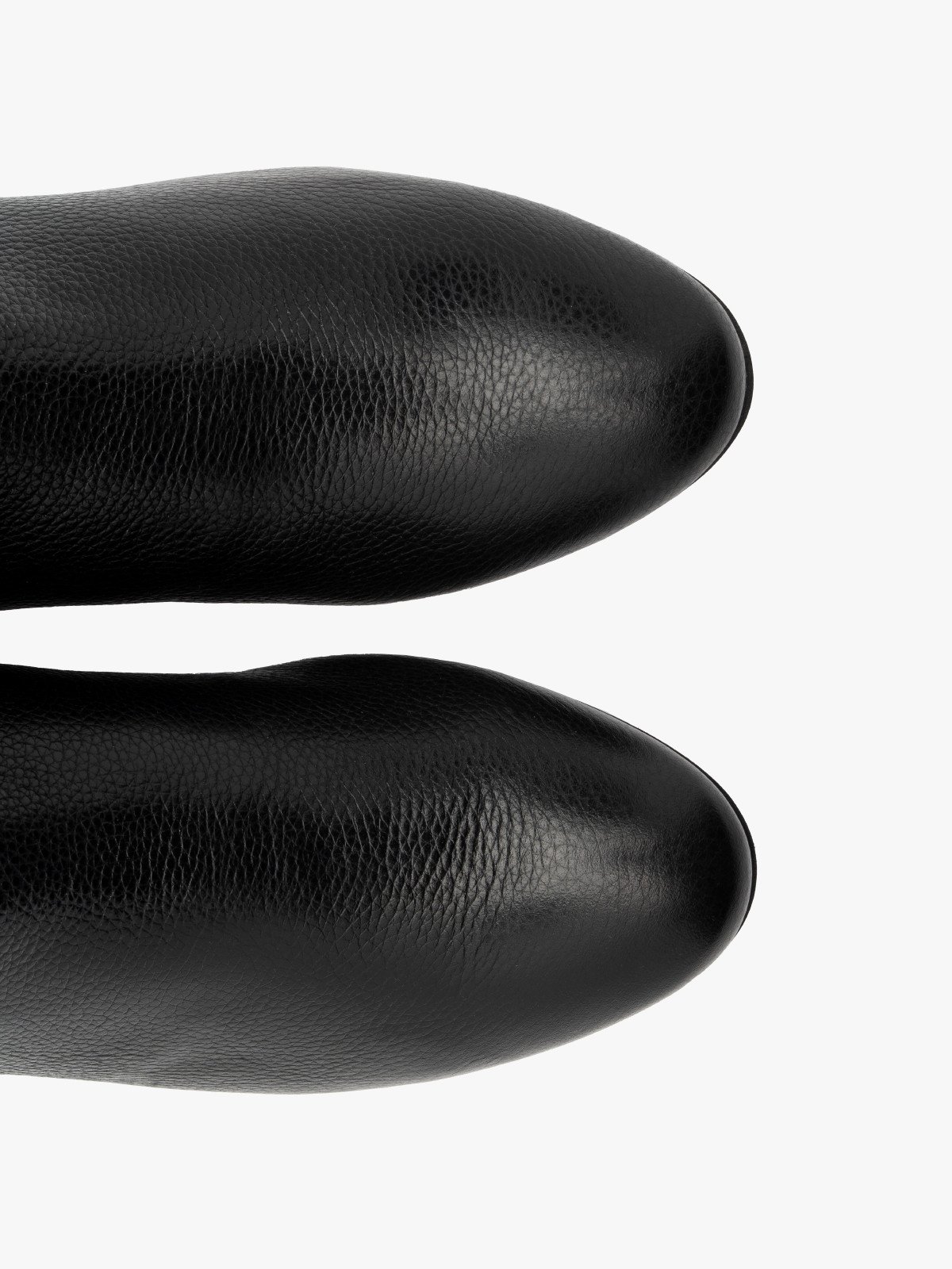 Czarne kozaki z elastyczną szeroką cholewką na niskim obcasie